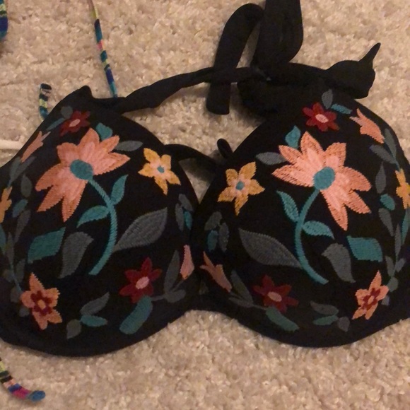 Target embroidered bikini top - Picture 2 of 2